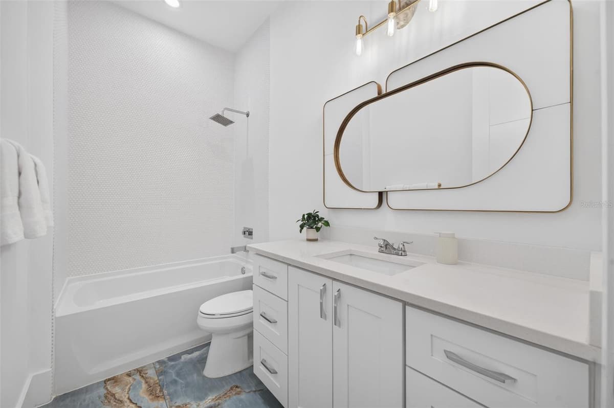2343 VERSAILLES AVENUE — photo 31 of 42