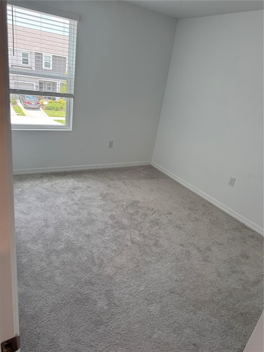 9052 DRIVEN SNOW STREET — photo 10 of 32