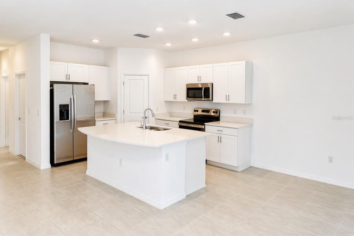 9052 DRIVEN SNOW STREET — photo 5 of 32