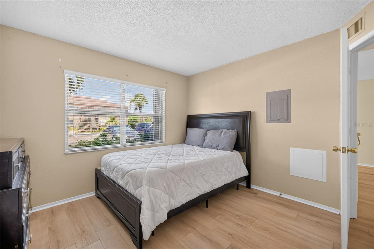 25100 SANDHILL BOULEVARD — photo 16 of 29