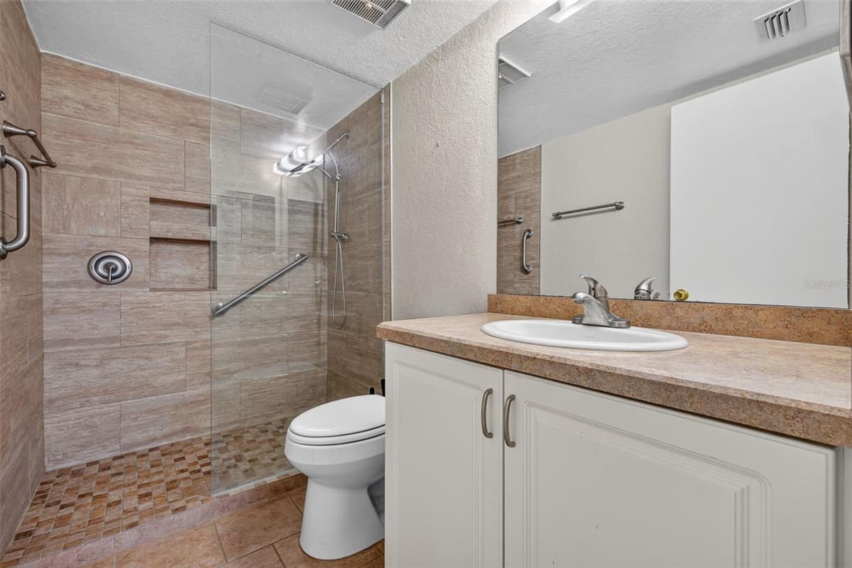 25100 SANDHILL BOULEVARD — photo 14 of 29