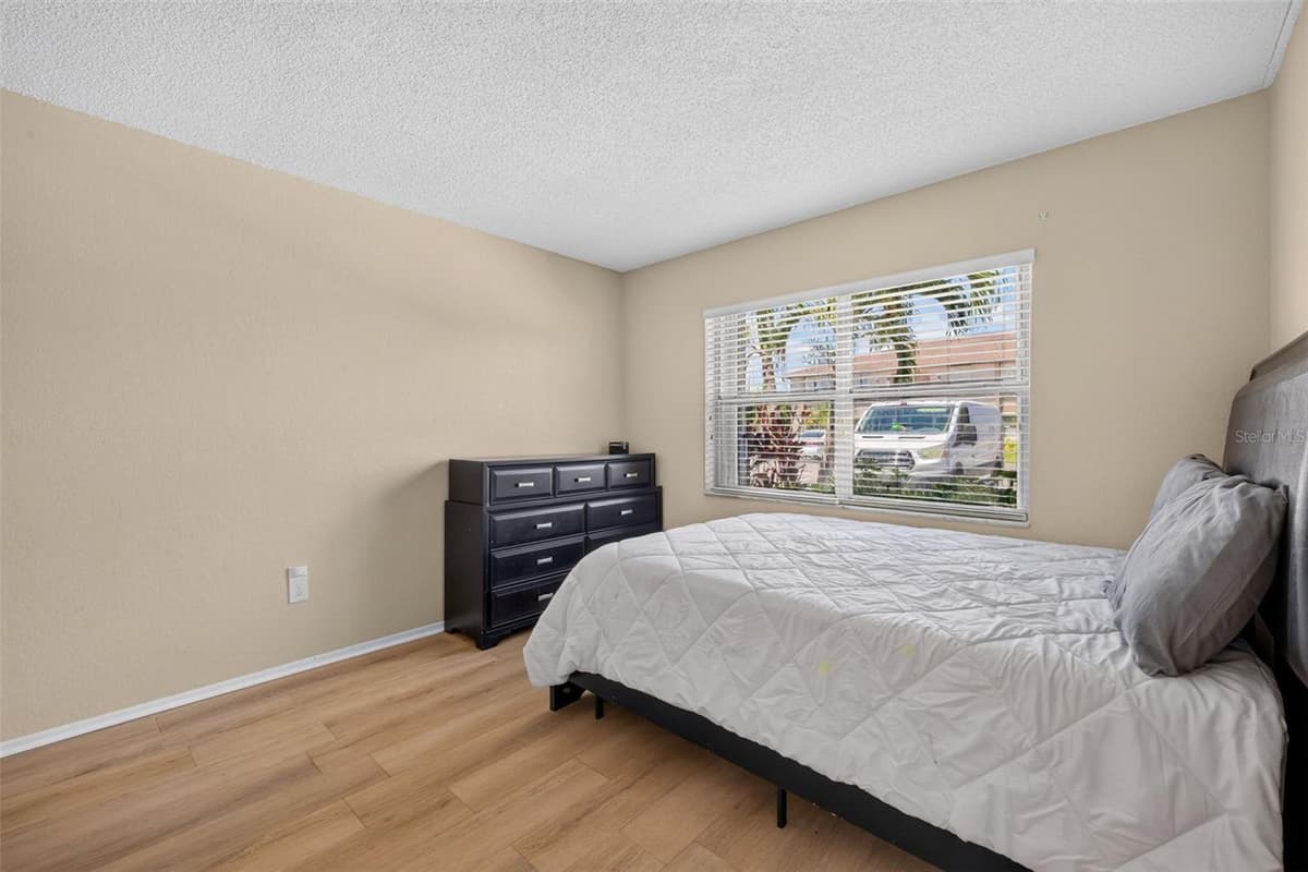 25100 SANDHILL BOULEVARD — photo 15 of 29