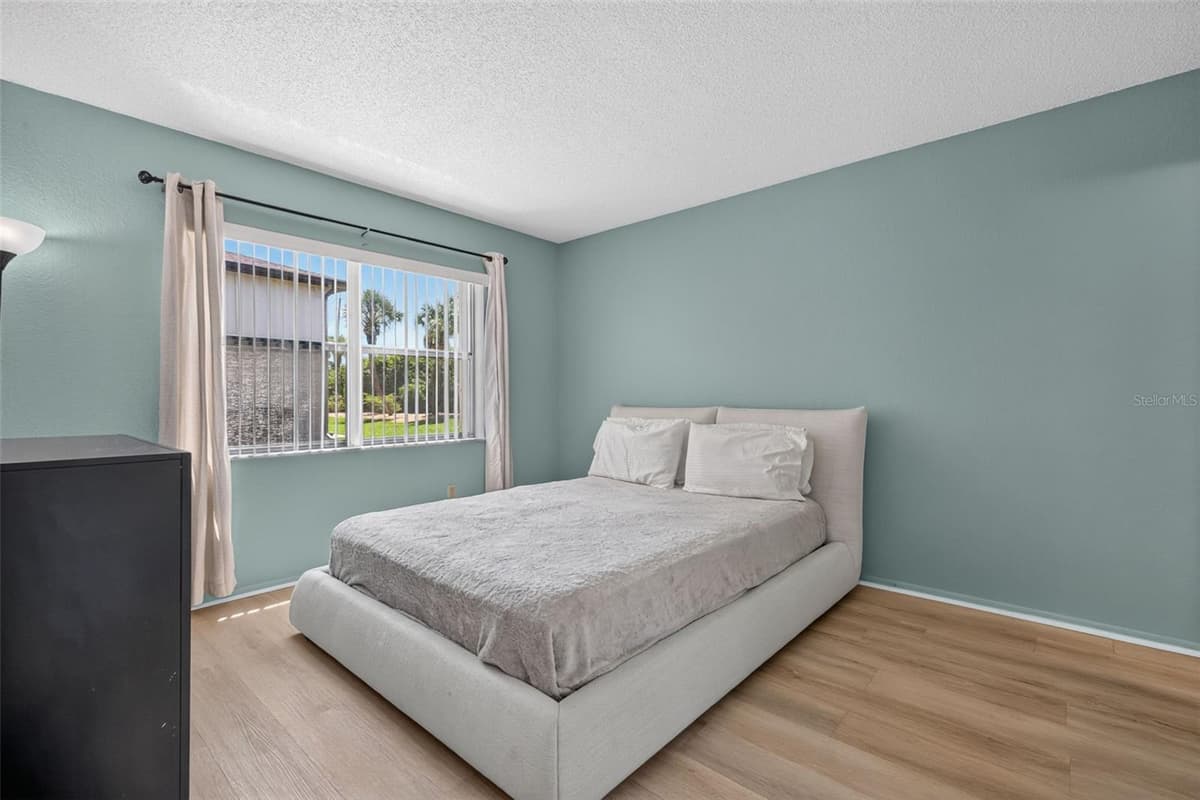 25100 SANDHILL BOULEVARD — photo 11 of 29