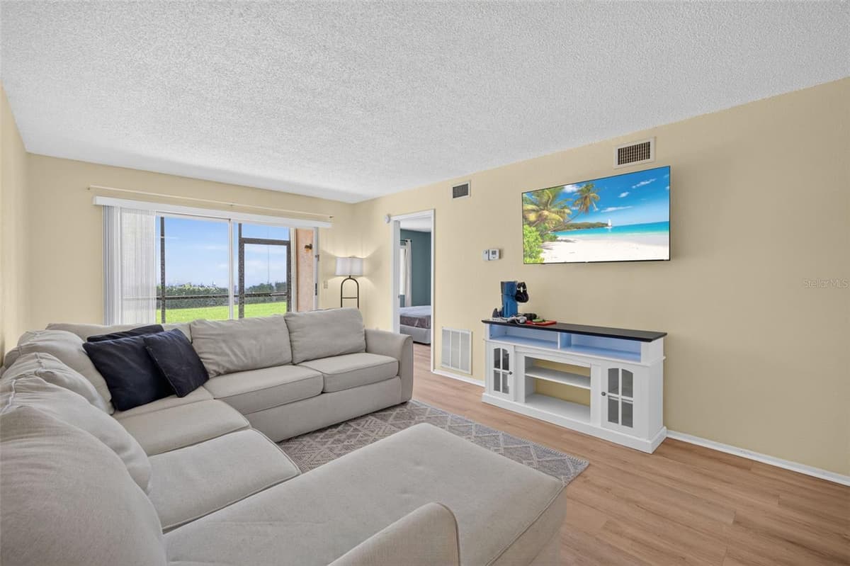 25100 SANDHILL BOULEVARD — photo 5 of 29