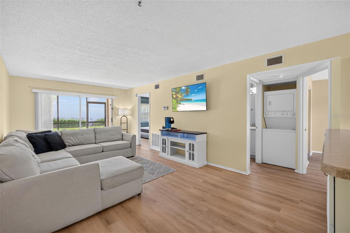 25100 SANDHILL BOULEVARD — photo 10 of 29