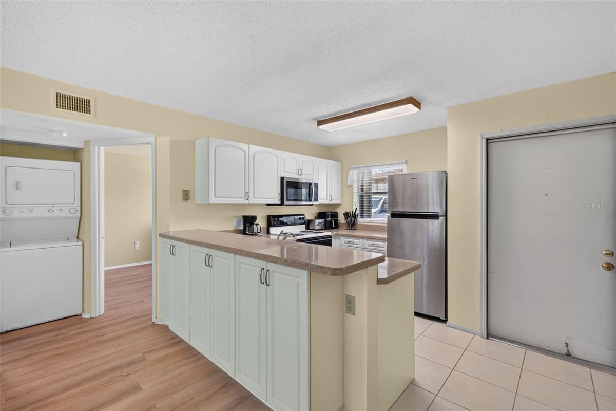 25100 SANDHILL BOULEVARD — photo 3 of 29