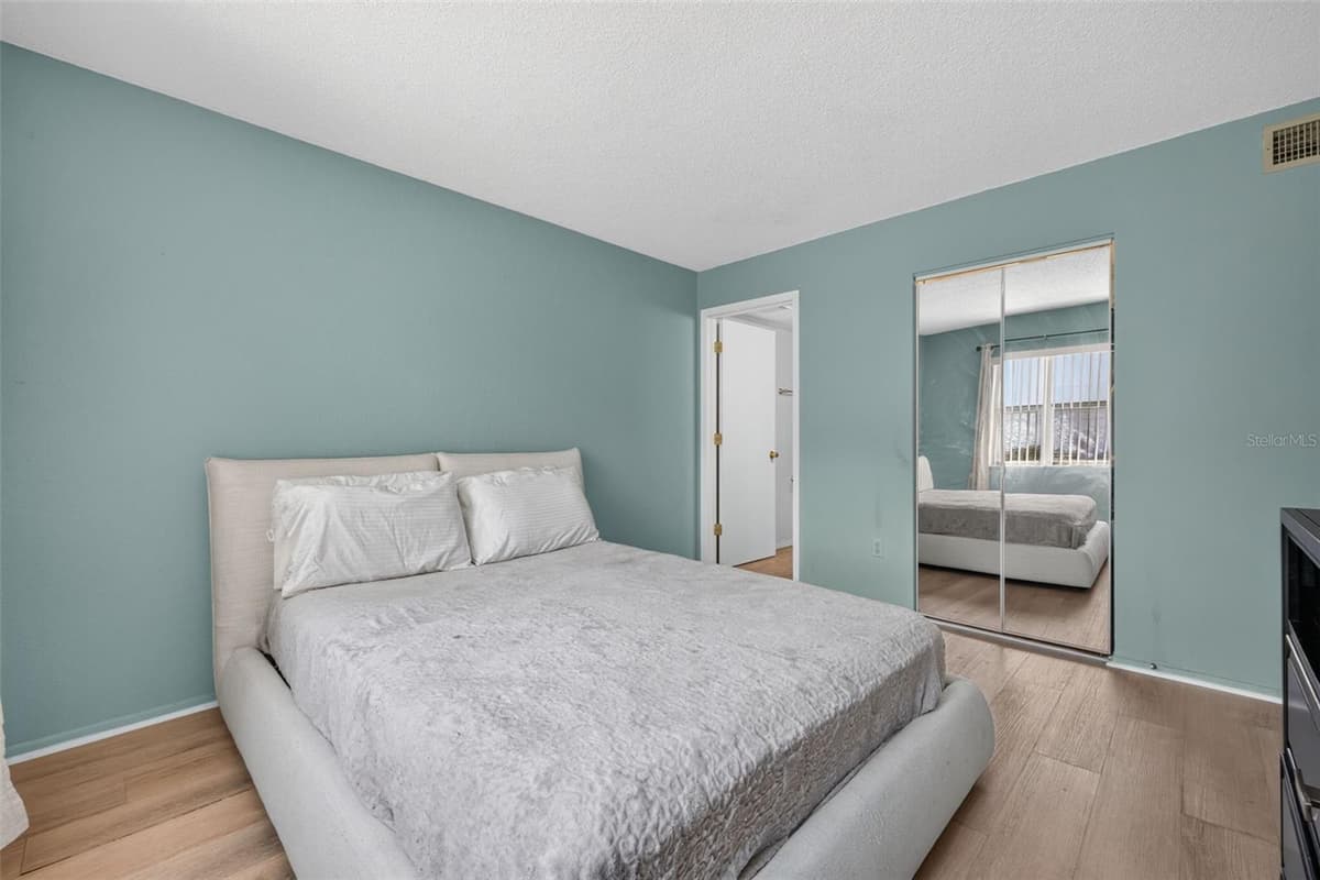 25100 SANDHILL BOULEVARD — photo 13 of 29