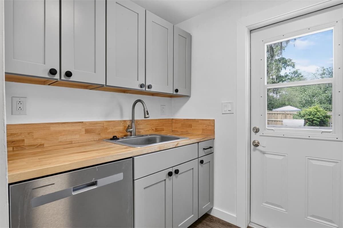 2707 4TH AVENUE — photo 12 of 42