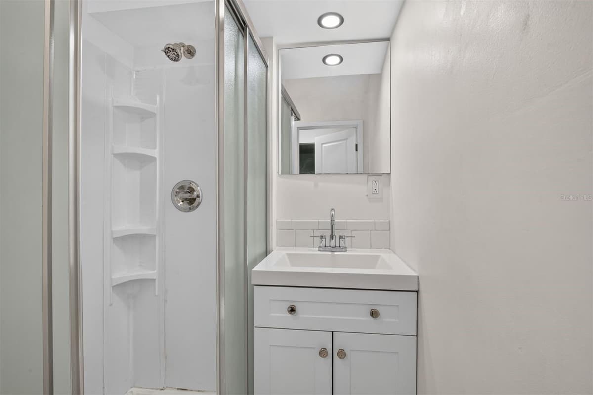 2707 4TH AVENUE — photo 17 of 42