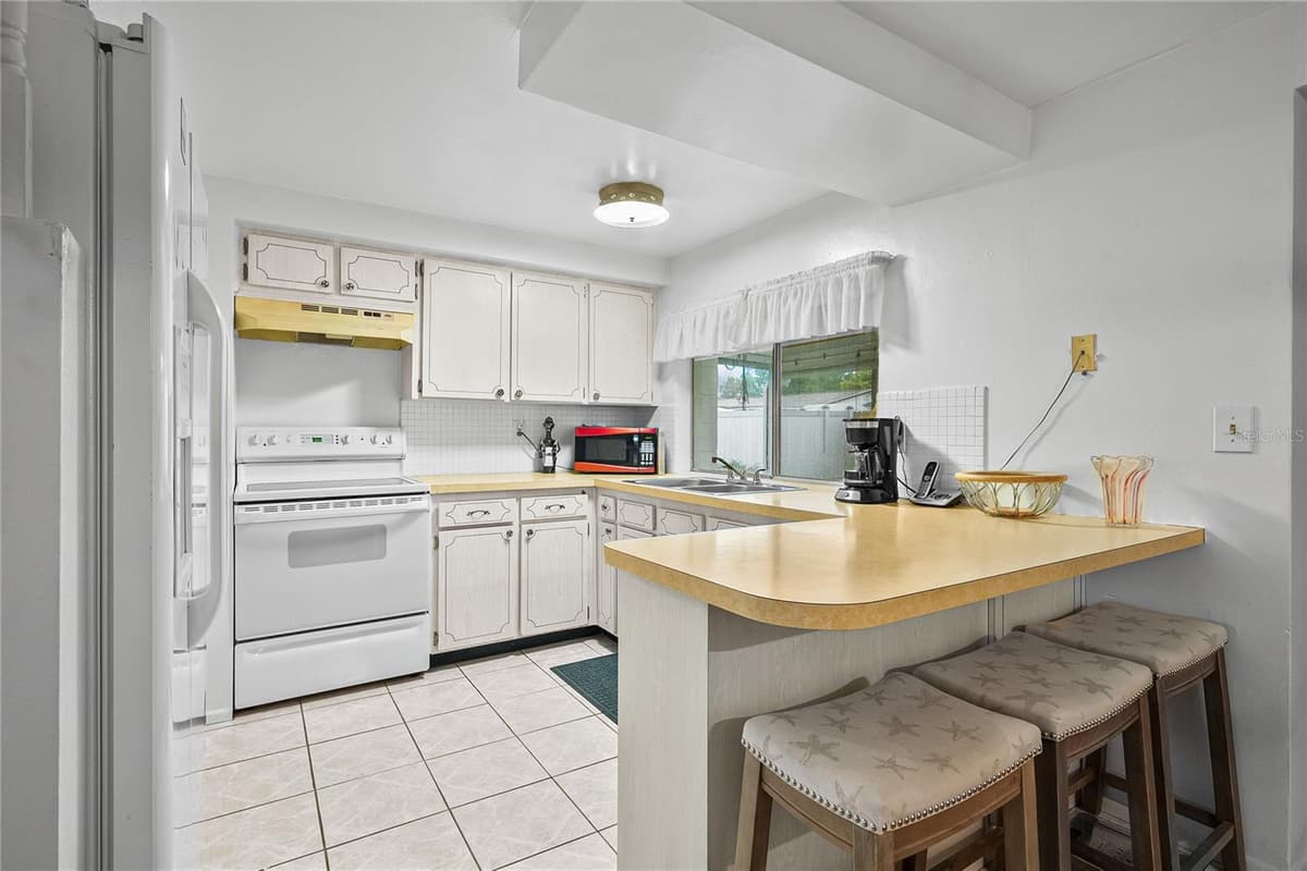 3410 COLUMBUS DRIVE — photo 10 of 32