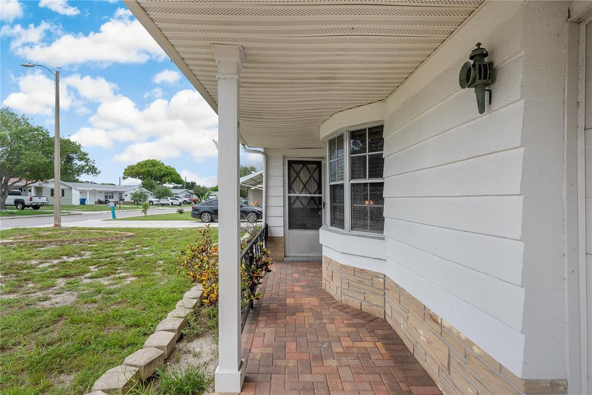 3410 COLUMBUS DRIVE — photo 4 of 32