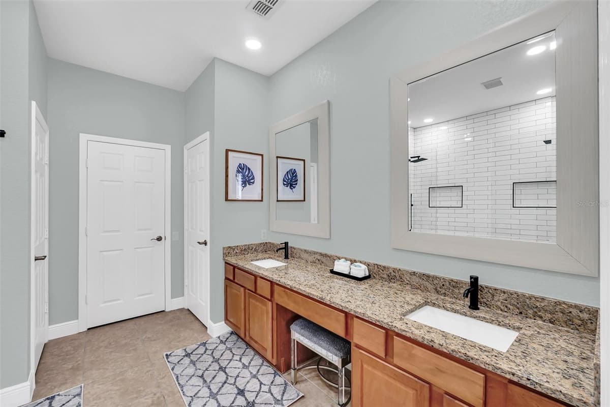 2630 DINVILLE STREET — photo 24 of 55