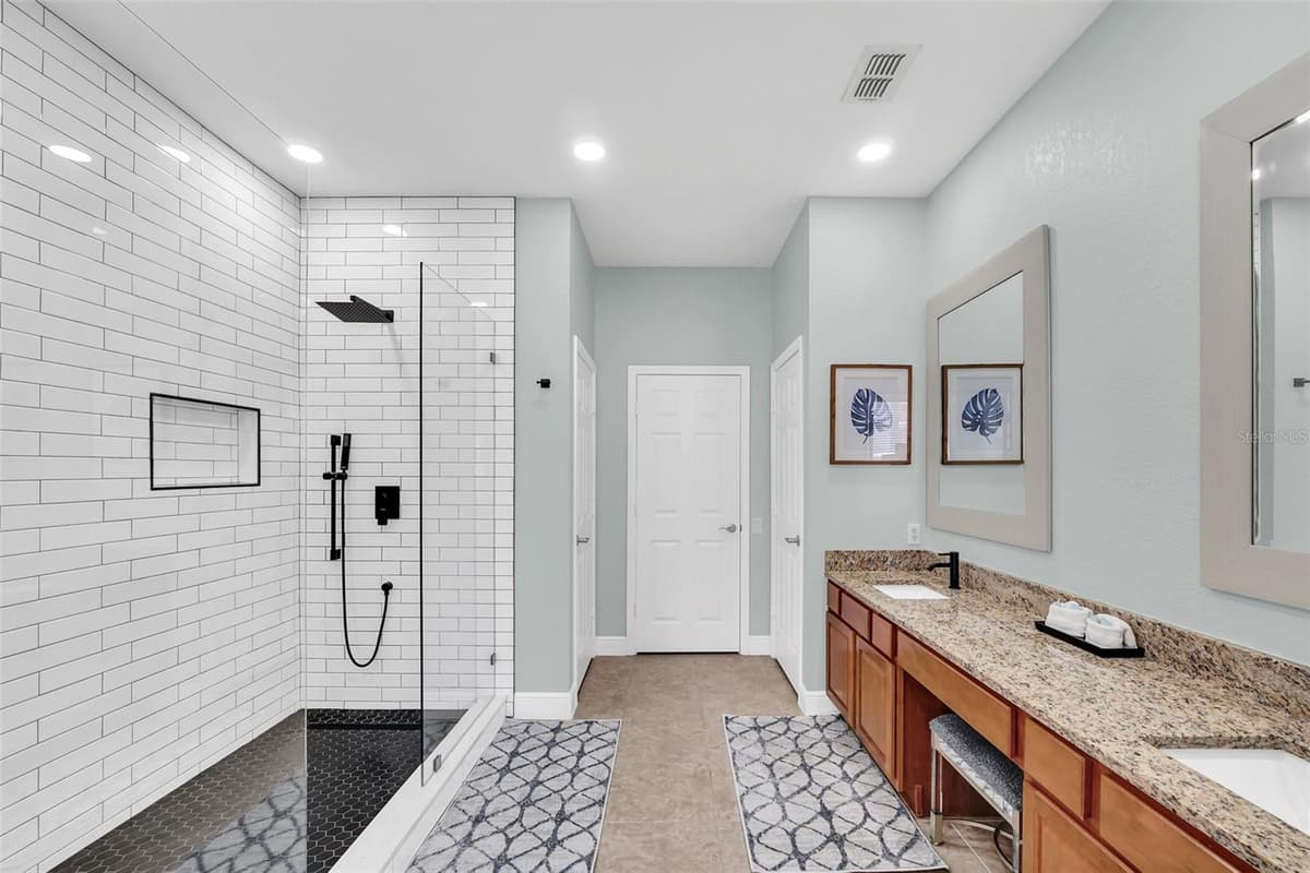 2630 DINVILLE STREET — photo 25 of 55