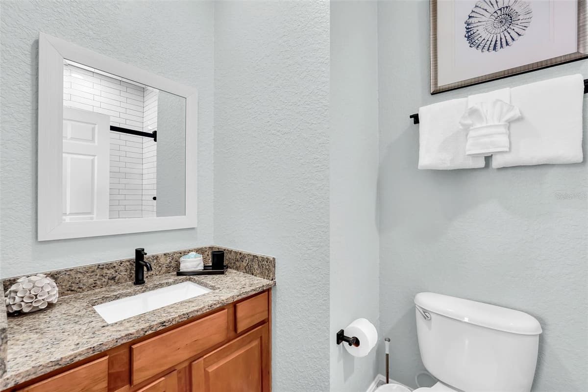 2630 DINVILLE STREET — photo 32 of 55