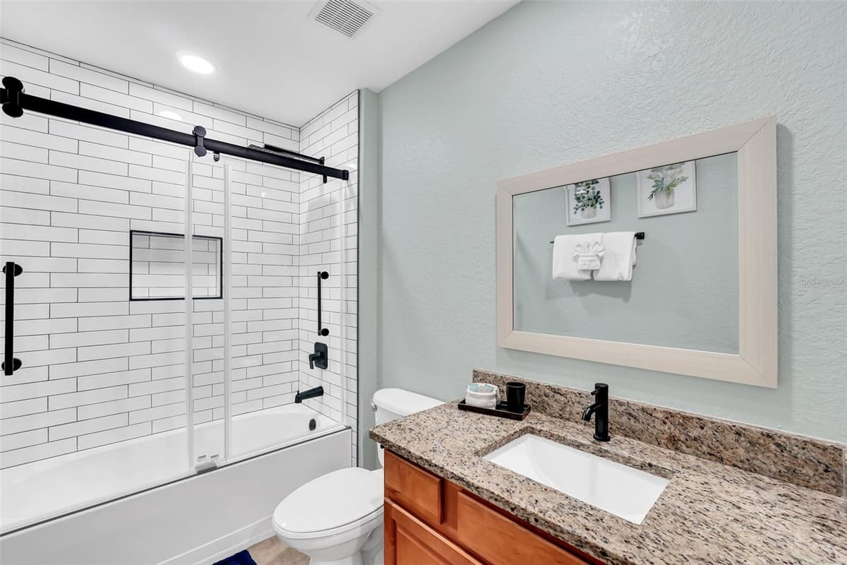 2630 DINVILLE STREET — photo 36 of 55