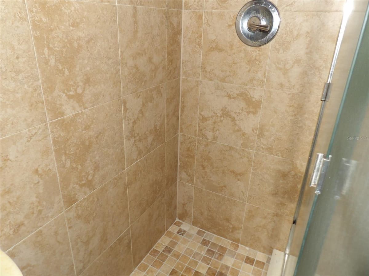 2623 SEVILLE BOULEVARD — photo 11 of 31