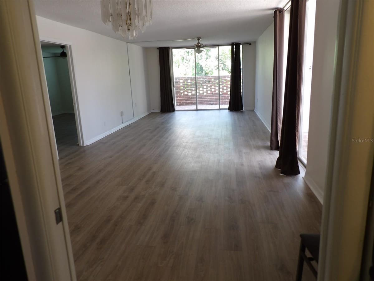 2623 SEVILLE BOULEVARD — photo 4 of 31