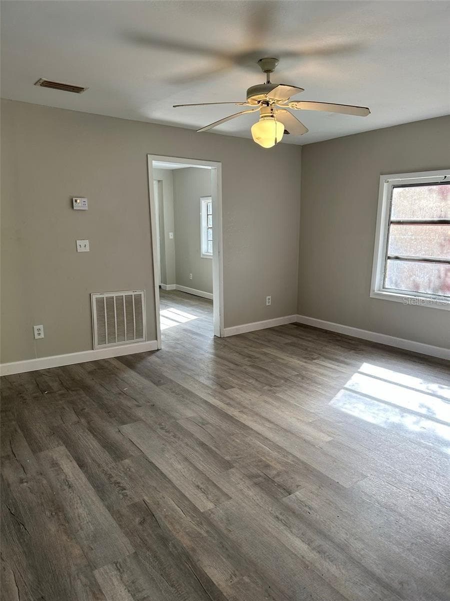 1219 8TH STREET — photo 2 of 10