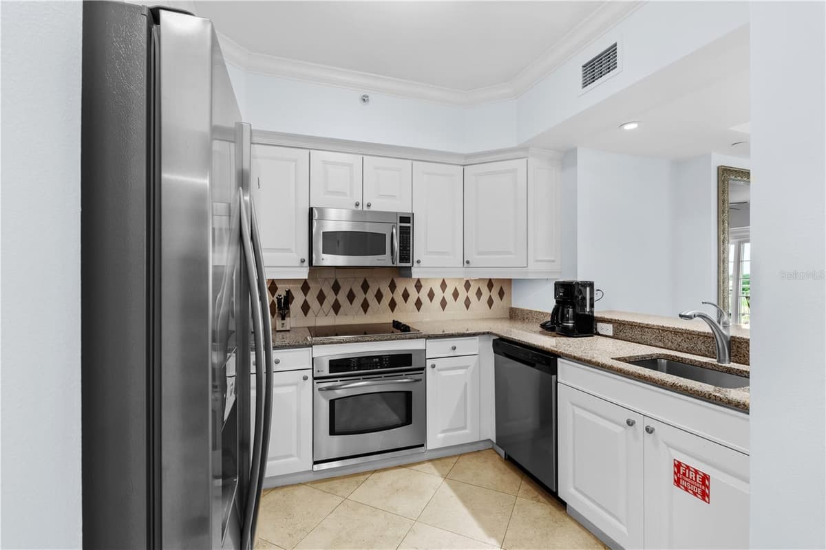 7593 GATHERING DRIVE — photo 3 of 26