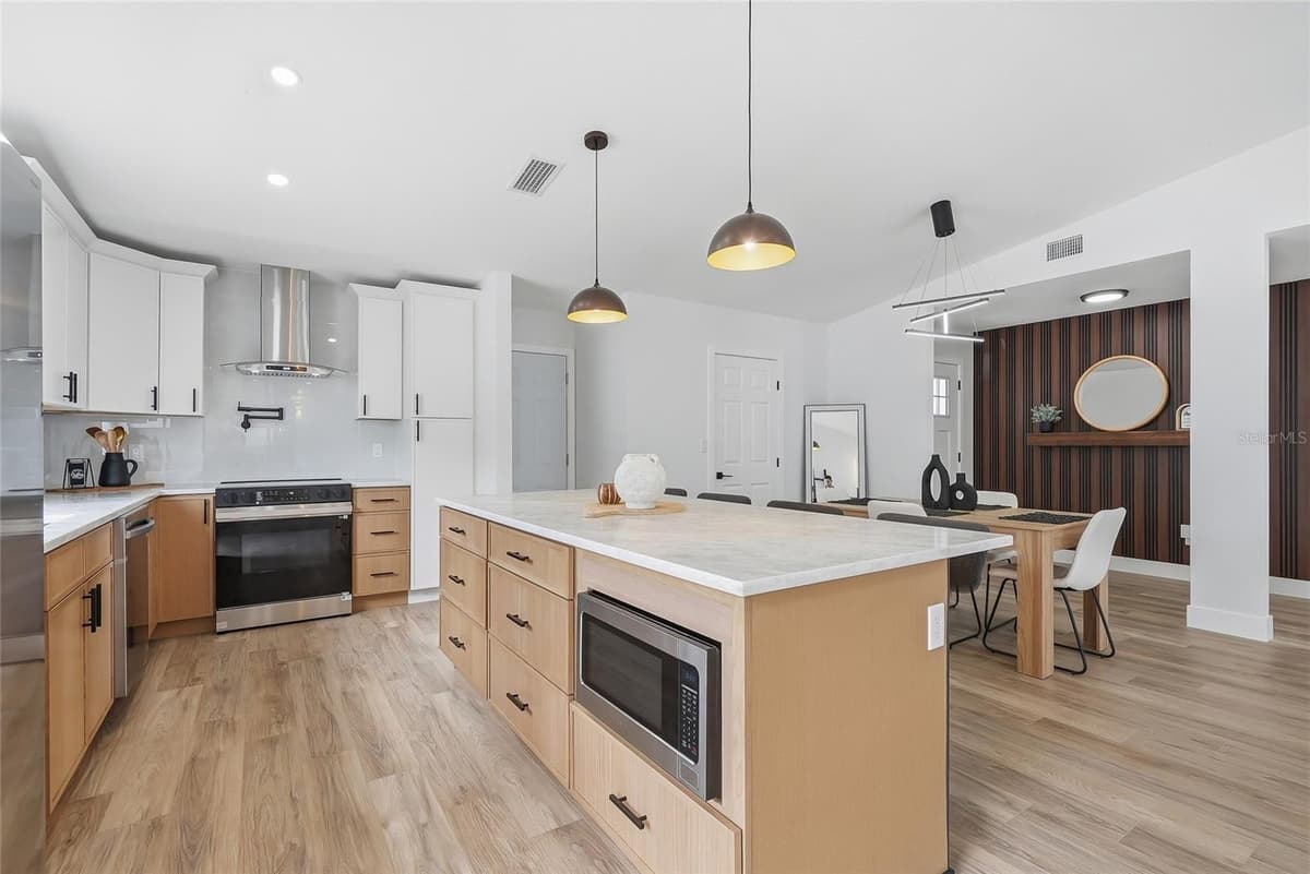 12511 CARDIFF DRIVE — photo 13 of 39