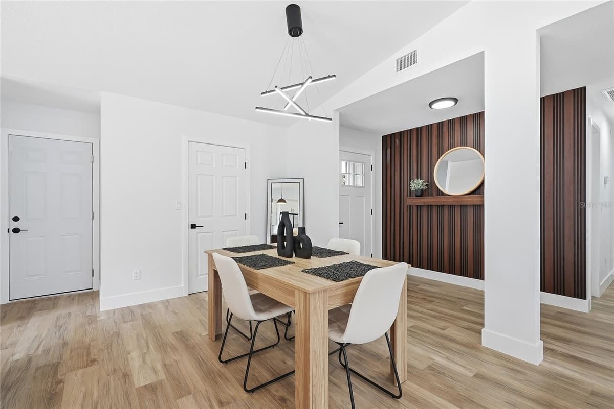 12511 CARDIFF DRIVE — photo 7 of 39