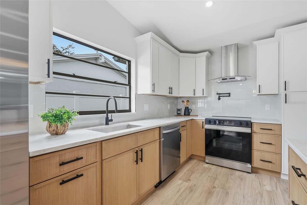 12511 CARDIFF DRIVE — photo 14 of 39