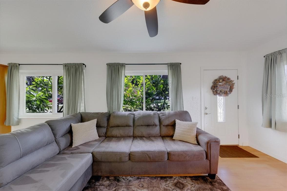 2773 BELLE HAVEN DRIVE — photo 4 of 34