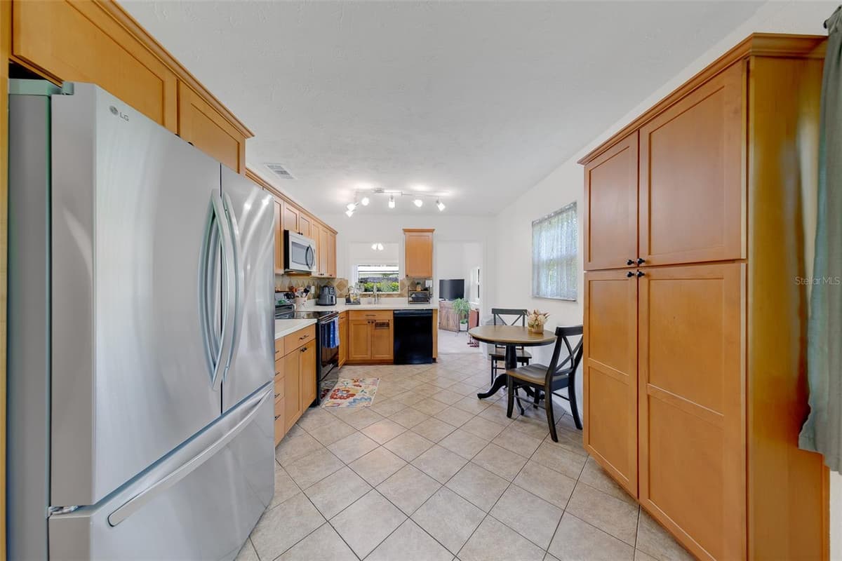 2773 BELLE HAVEN DRIVE — photo 6 of 34