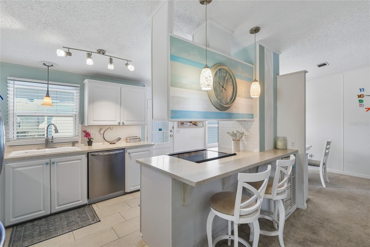 116 DOLPHIN DRIVE — photo 5 of 37