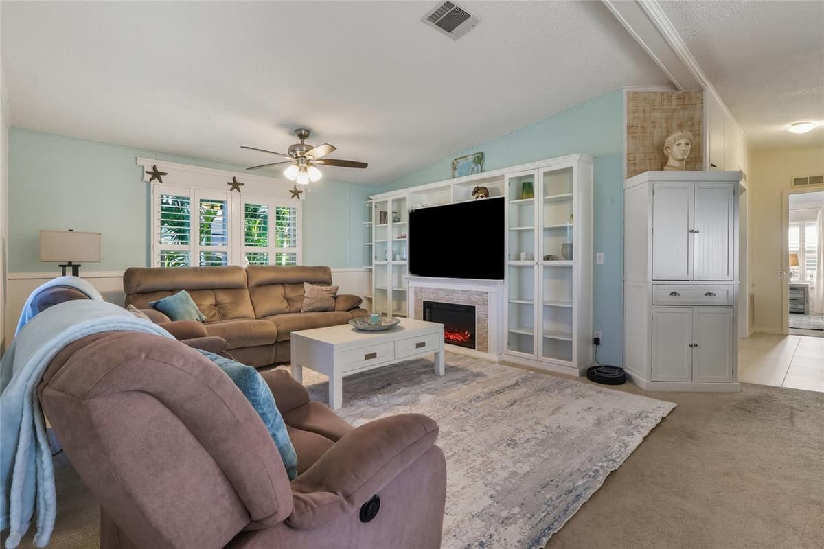 116 DOLPHIN DRIVE — photo 14 of 37