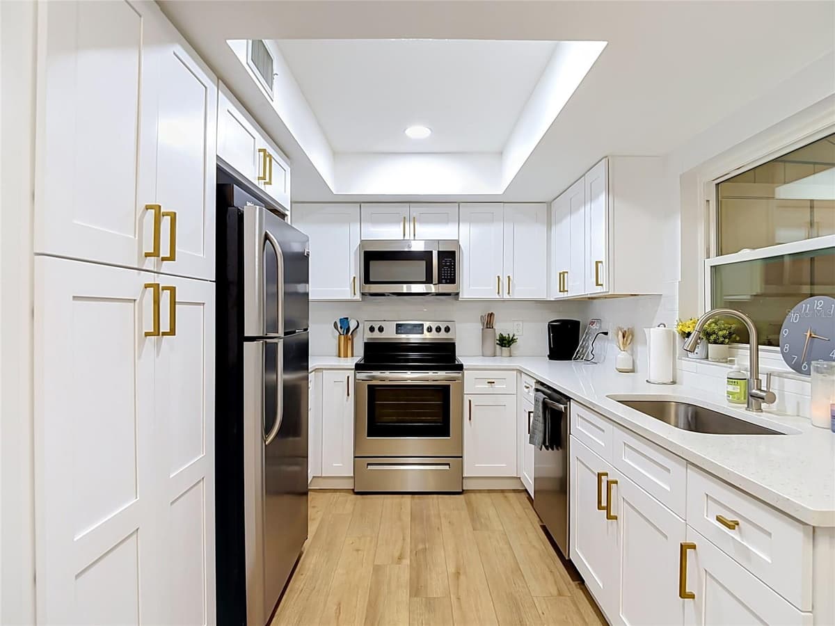 14732 PINE GLEN CIRCLE — photo 18 of 63