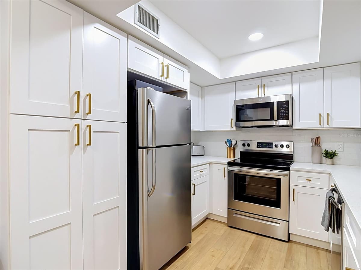 14732 PINE GLEN CIRCLE — photo 19 of 63