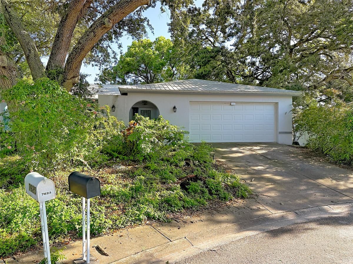7622 CLOVIS COURT — photo 4 of 58