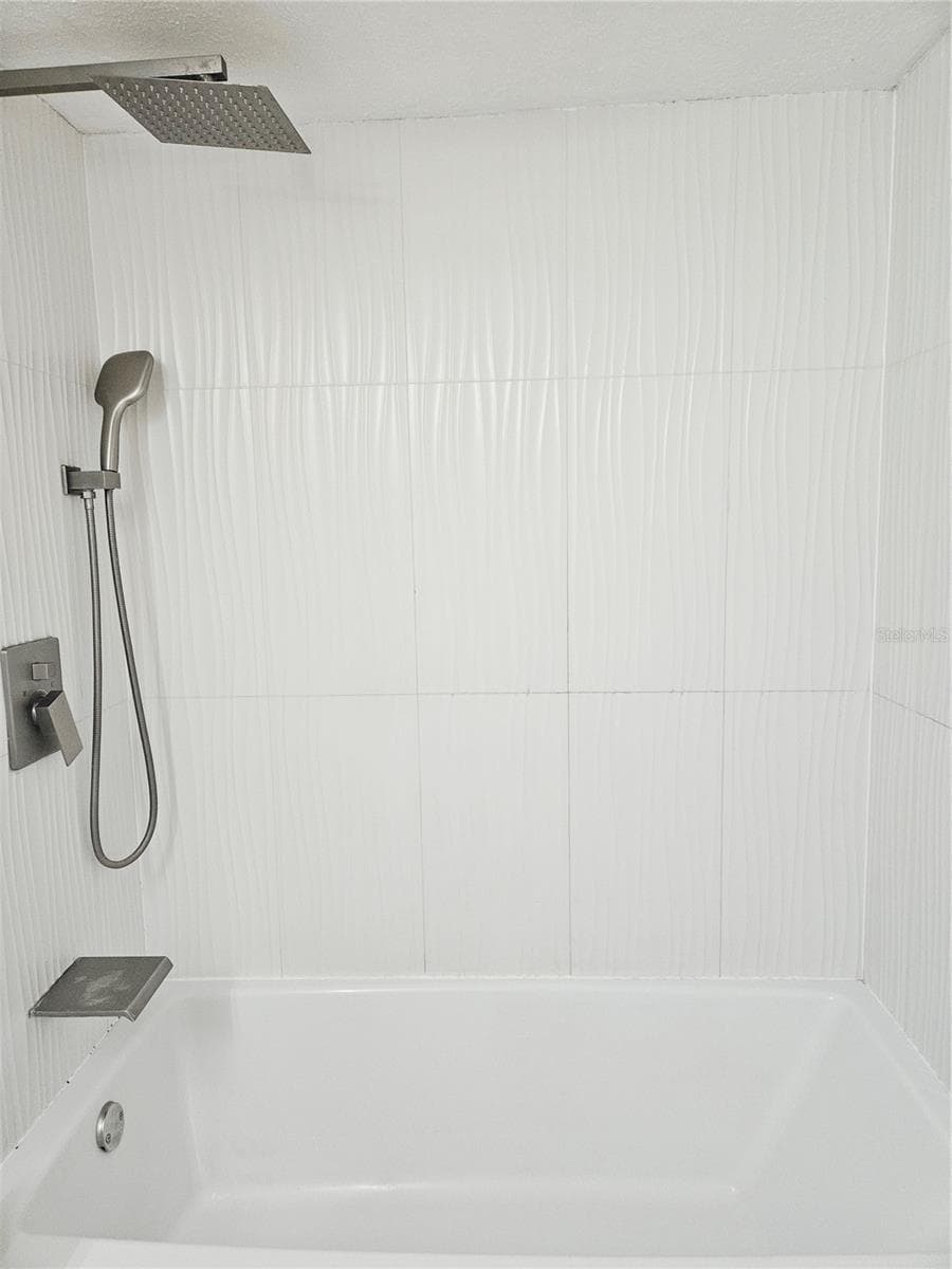 1836 CRYSTAL LAKE DRIVE — photo 17 of 39