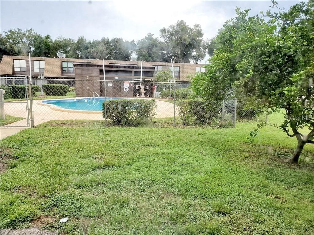 1836 CRYSTAL LAKE DRIVE — photo 34 of 39