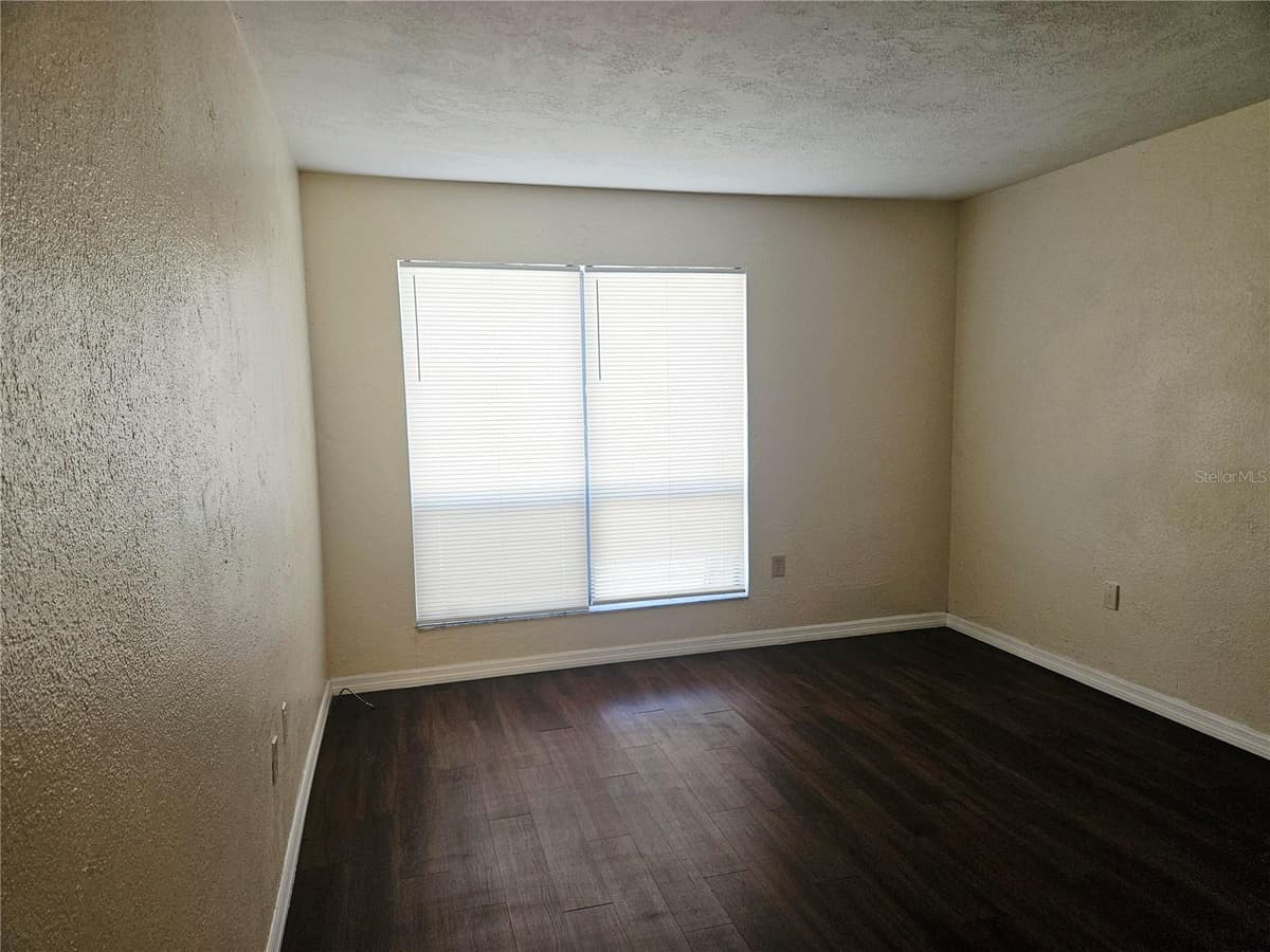 1836 CRYSTAL LAKE DRIVE — photo 24 of 39