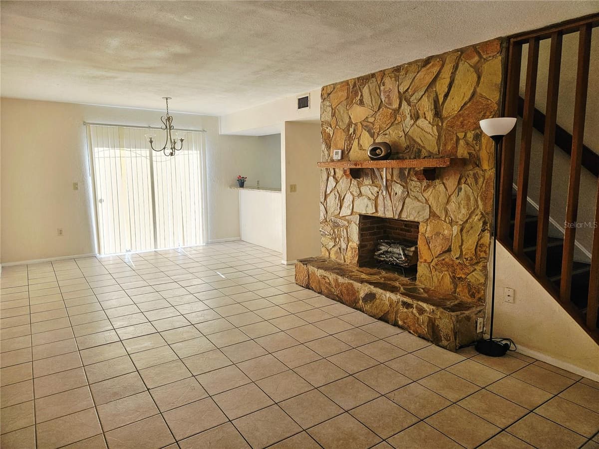 1836 CRYSTAL LAKE DRIVE — photo 3 of 39