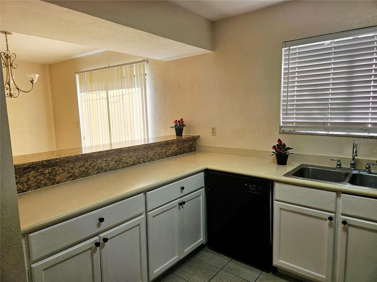 1836 CRYSTAL LAKE DRIVE — photo 7 of 39
