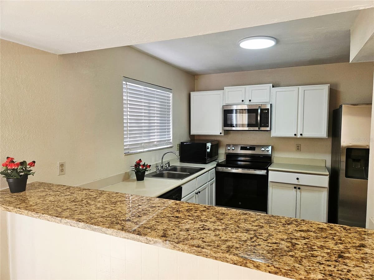 1836 CRYSTAL LAKE DRIVE — photo 6 of 39