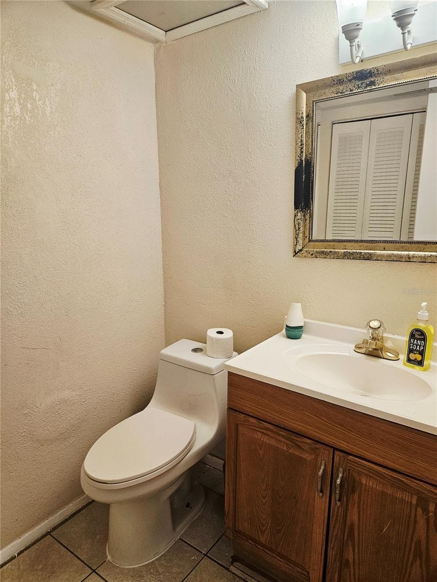 1836 CRYSTAL LAKE DRIVE — photo 26 of 39