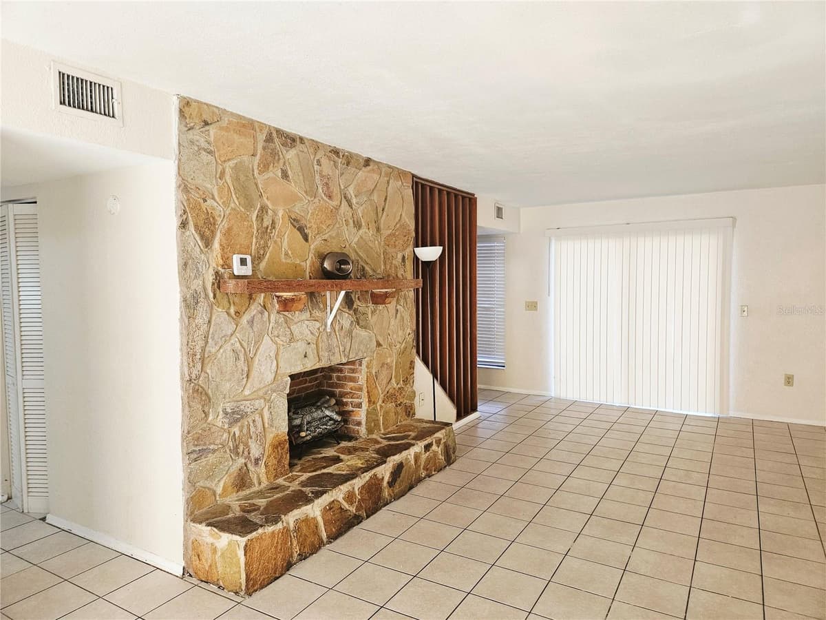 1836 CRYSTAL LAKE DRIVE — photo 2 of 39
