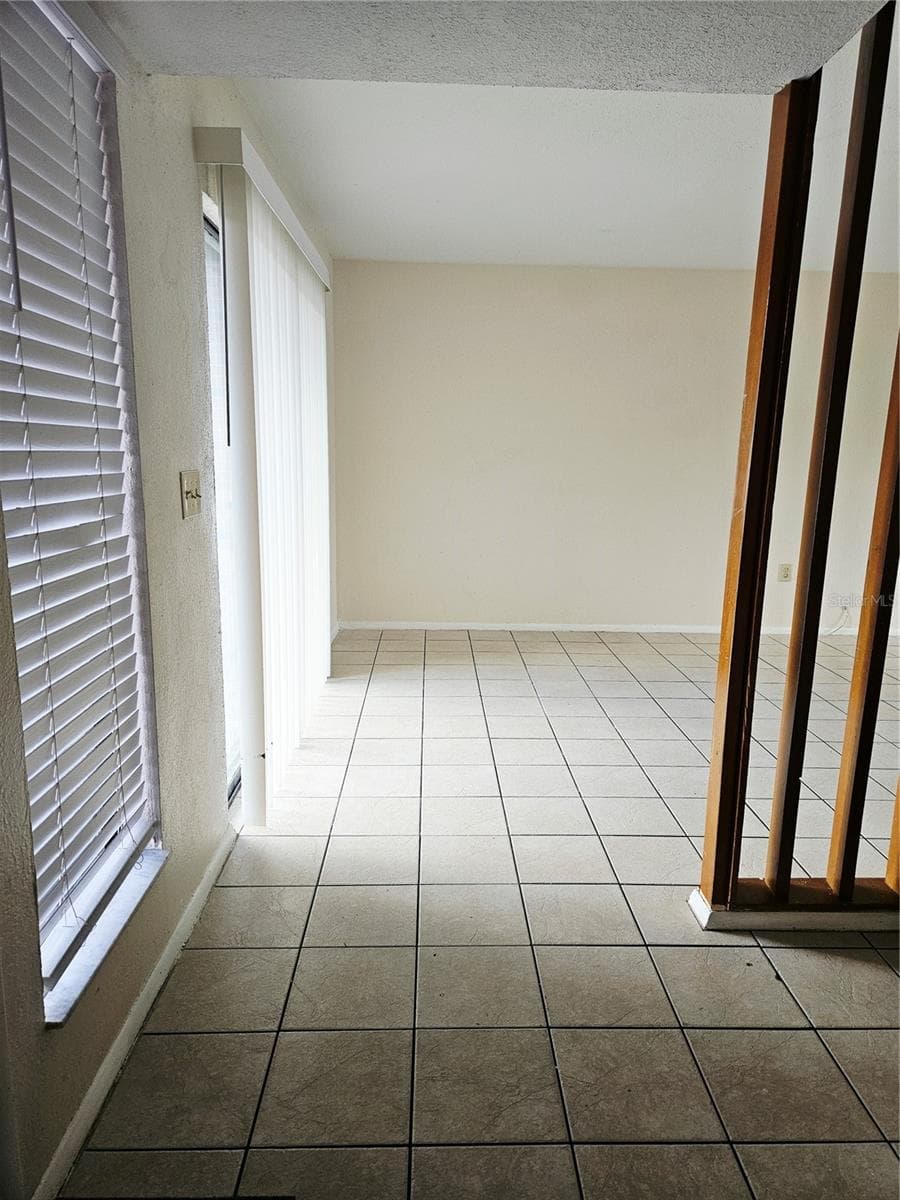 1836 CRYSTAL LAKE DRIVE — photo 5 of 39