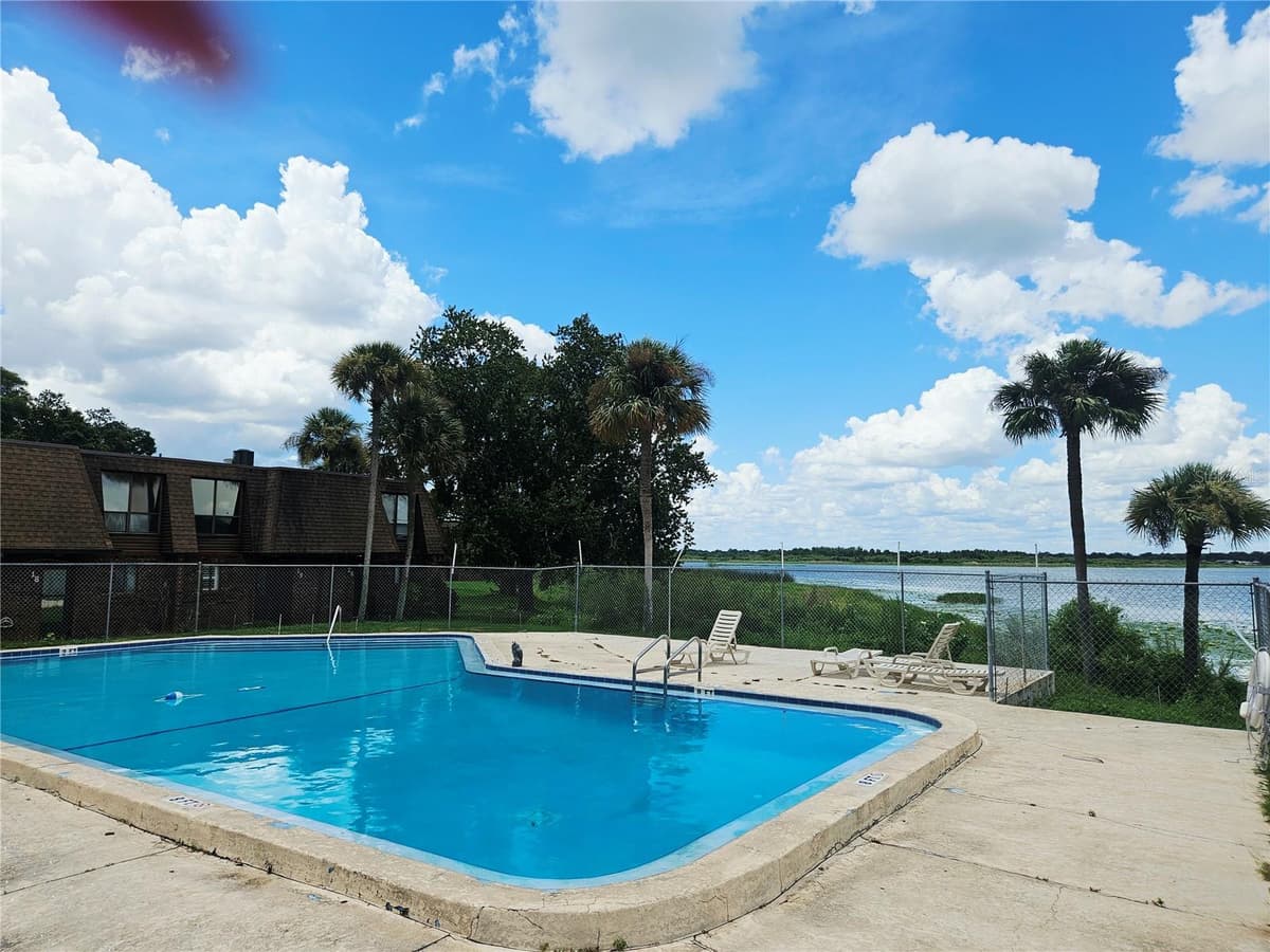 1836 CRYSTAL LAKE DRIVE — photo 36 of 39