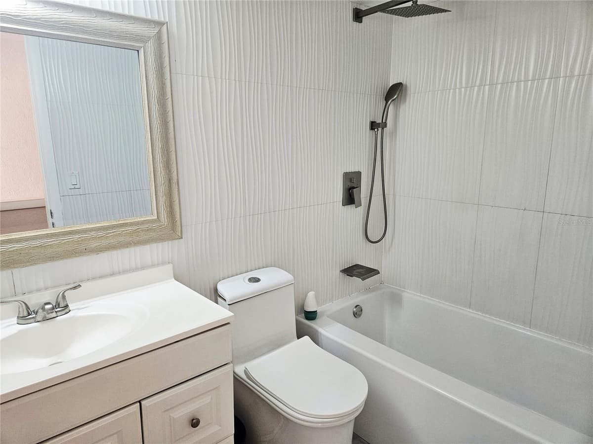 1836 CRYSTAL LAKE DRIVE — photo 16 of 39