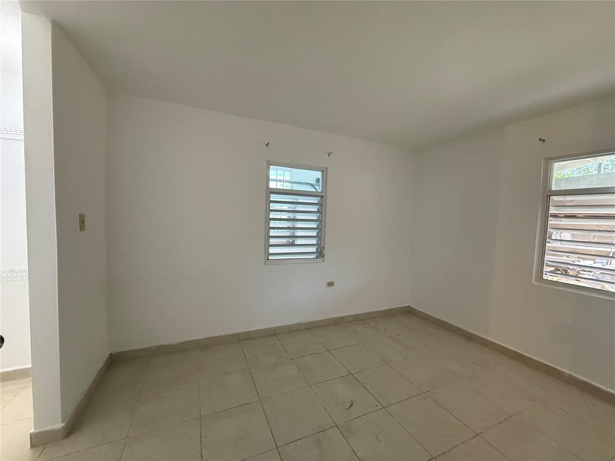 223 ALMENDRO — photo 2 of 10