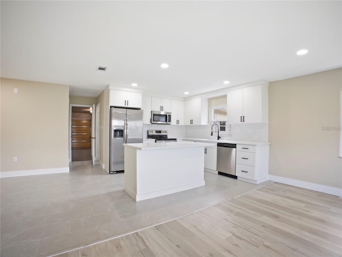 196 LAKE DAMON DRIVE — photo 8 of 25