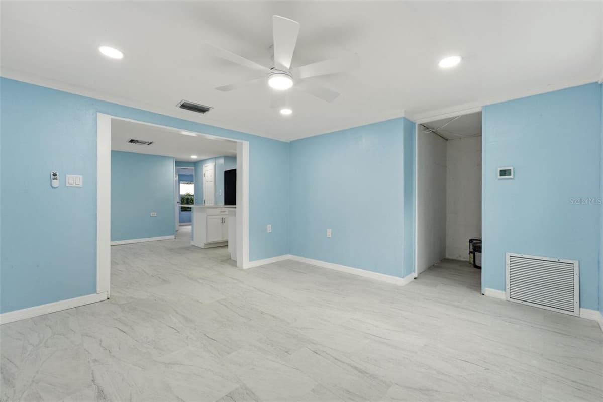 5541 KENSINGTON STREET — photo 6 of 12