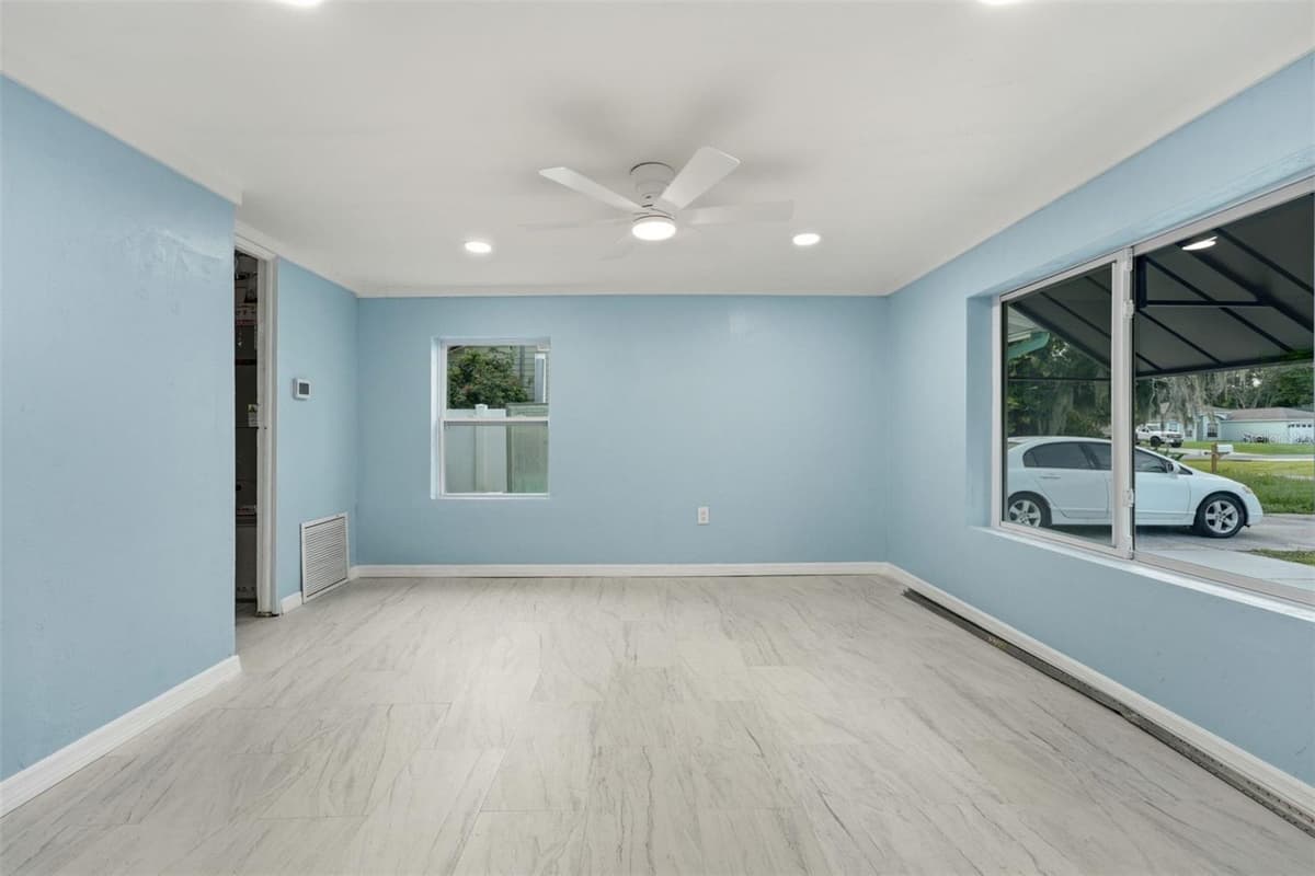 5541 KENSINGTON STREET — photo 5 of 12