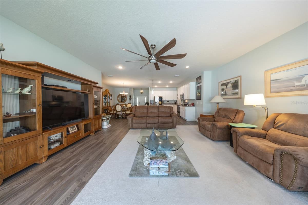 17 WHITE HAVEN LANE — photo 4 of 45