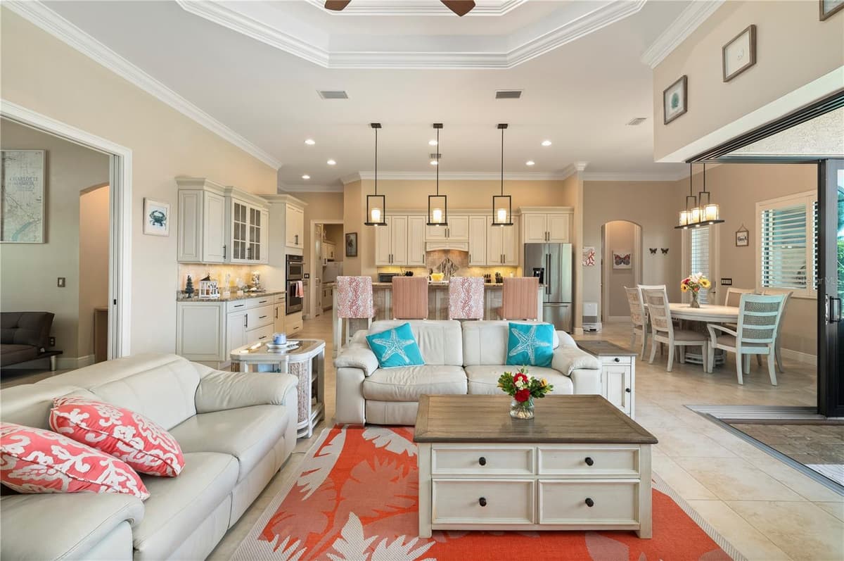 325 SEGOVIA DRIVE — photo 10 of 54
